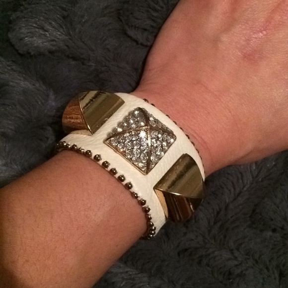 Jewelry - Beige and gold cuff bracelet